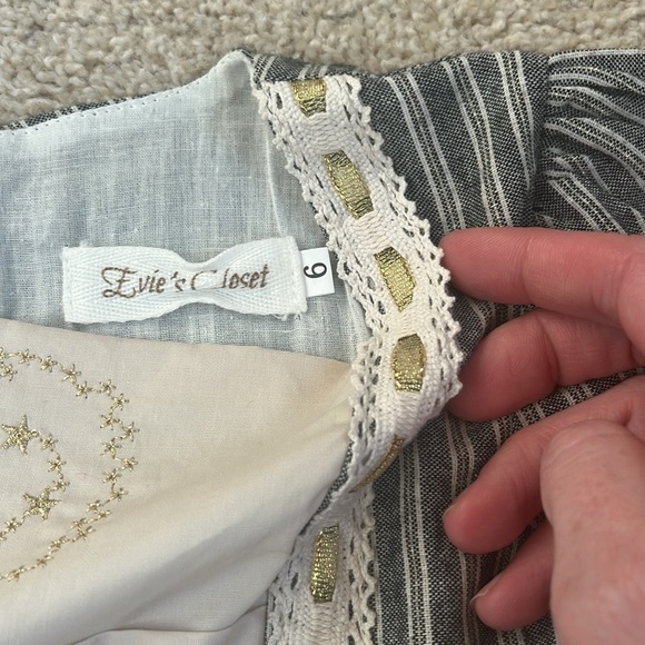 Evie’s Closet The Future Belongs to the Dreamers dress size 6 - Picture 4 of 7